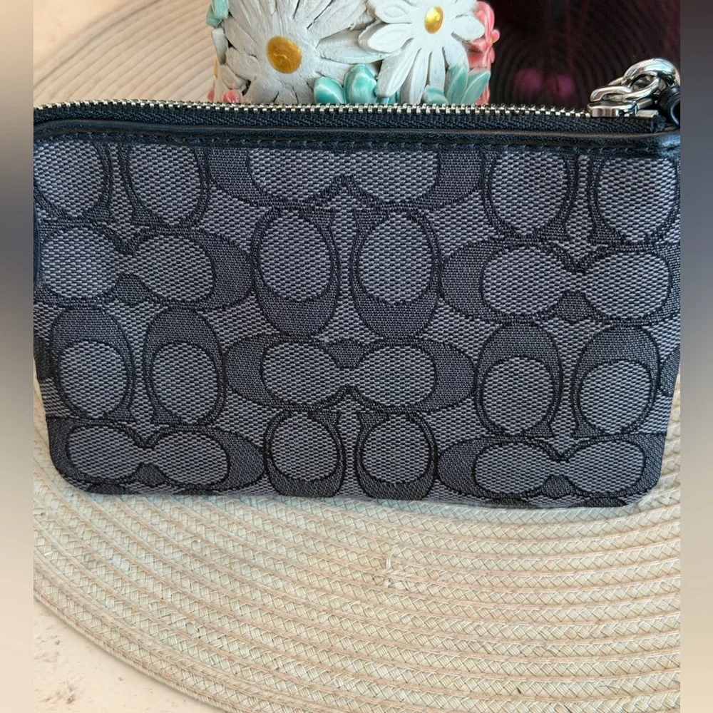 2015 Coach Signature Canvas Corner Zip Wristlet - Black - Picture 4 of 11
